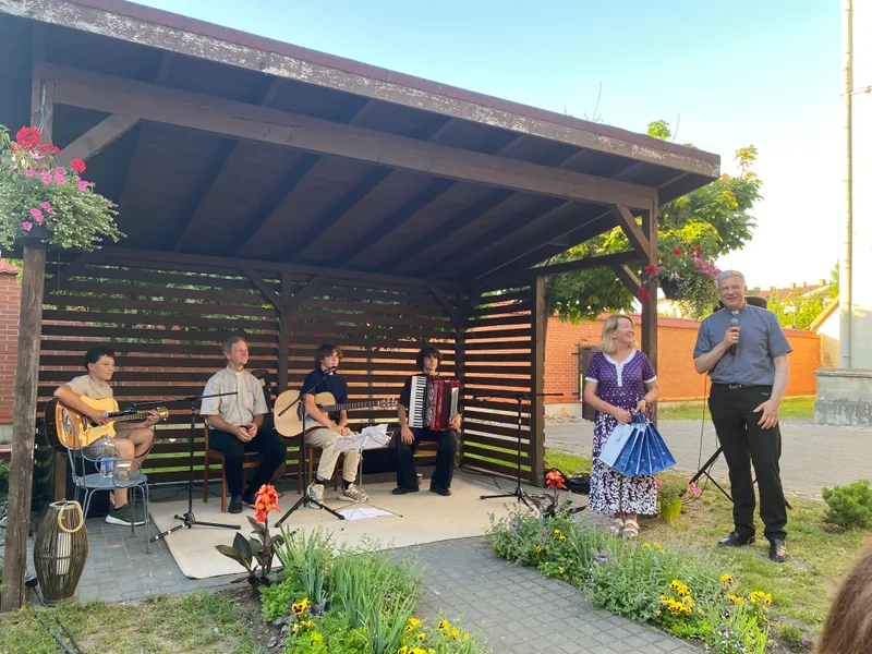 Dainuojamosios poezijos ir liudijimų vakaras su kunigu Erastu Murausku bei draugais