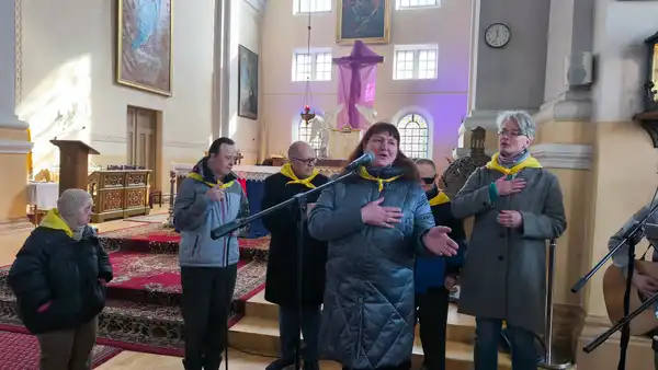 Nuotrauka iš „Tikėjimo ir šviesos“ bendruomenės apsilankymas Raudondvario parapijoje