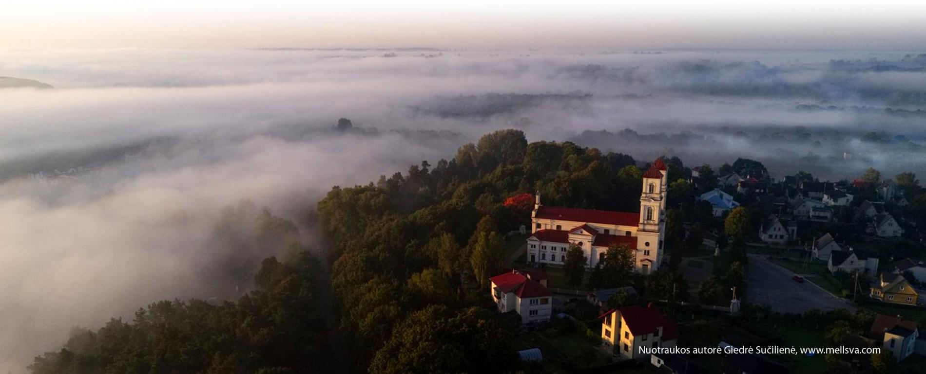 Raudondvario bažnyčia ankstyvą rytą